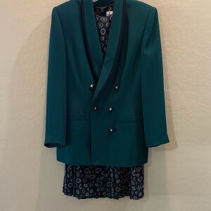 Le Suit 3 pc suit. Green Double-Breasted Blazer with Dark Blue Trim